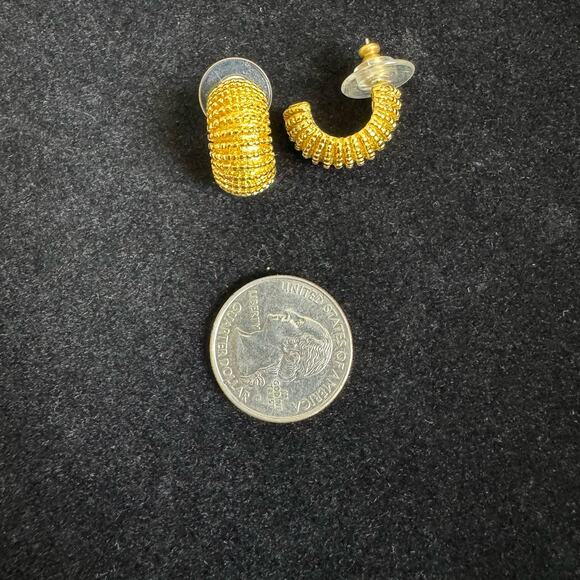 Trifari VINTAGE Yellow Gold Tone Textured Oversized Cuff Earrings Pierced Ears - Picture 2 of 5